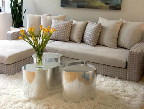 A popular choice in many households is to place a flokati rug in the living room.